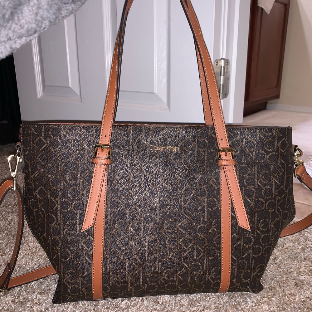 Calvin Klein 2toned hand/shoulder bag w/long strap